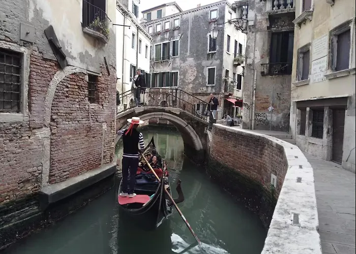 ゲストハウス Ai Tre Ponti 3*